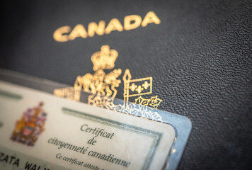 Kanadyjski paszport i certyfikat obywatelstwa. Obywatel kanady. Obywatelstwo. Commonwealth.  - obrazy, fototapety, plakaty