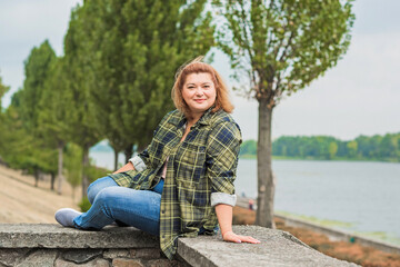 Plus size European or American mature woman at city, enjoy the life, walks around. Life of people...
