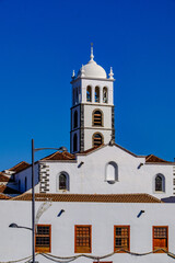Die Kirche ist die Iglesia de Santa Ana, die Hauptkirche von Garachico. Sie wurde im 16. Jahrhundert erbaut und ist ein wichtiges historisches und kulturelles Wahrzeichen der Stadt.