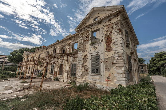 Kupari beach resort in Croatia urbexing