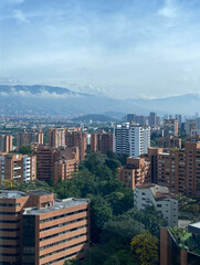 vue panoramique sur la ville de Medellin en Colombie depuis un hotel. La ville du printemps...