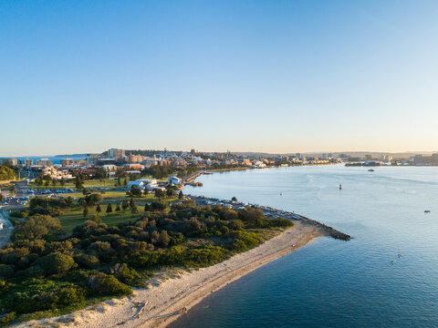 Yohaaba \ Port Hunter where the hunter river meets the sea
