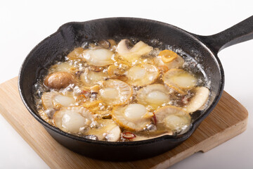 ベビーホタテのアヒージョ