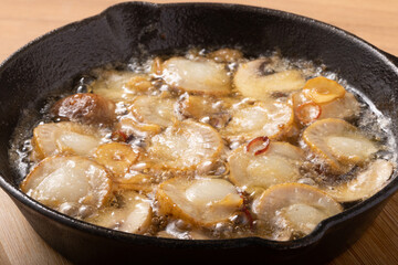 ベビーホタテのアヒージョ