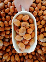 Noci fresche italiane biologiche