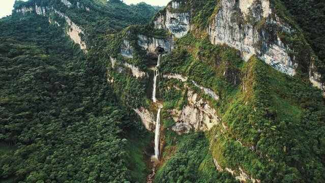 Ventanas de tisquizoque, cascadas ubicadas en el departamento de Santander Colombia