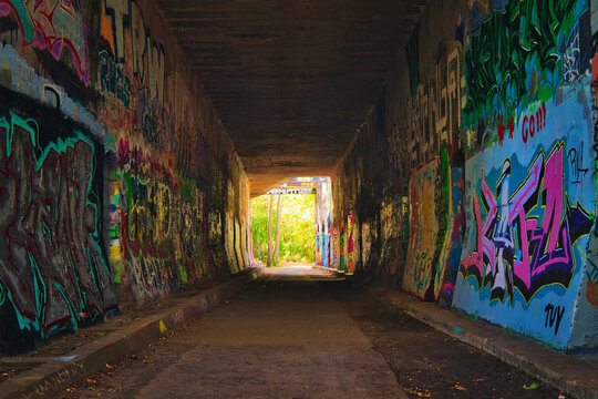 Graffiti Wall -  - Verlassener Ort - Urbex / Urbexing - Lost Place - Artwork - Creepy - Lostplace - Lostplaces - Abandoned - High quality photo	