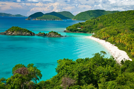 Turquoise water at Trunk bay on the island of St. John in the US Virgin Islands; St. John, U.S. Virgin Islands
