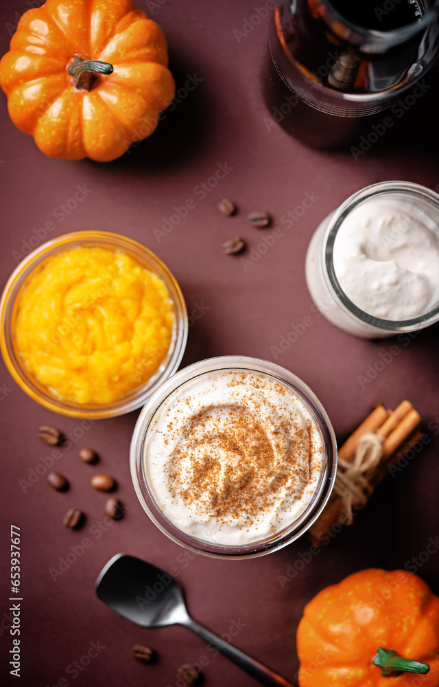 Wall mural Pumpkin spice cold Brew in a glass