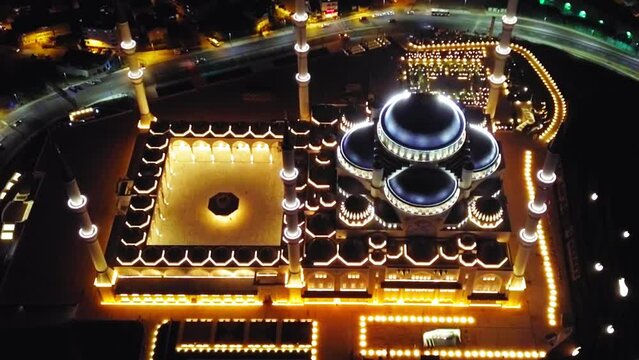 Istanbul Camlica Mosque opened its doors for the first time in 2019. First ever prayer held at Turkey's largest Mosque in Istanbul. Occupying an area of 15000 square meters on the Anatolian side 