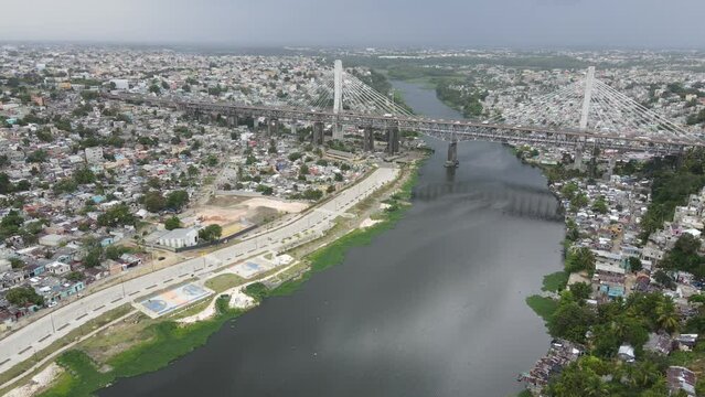 vista de santo domingo con puente de la 17 y el rio ozama, guachupita 