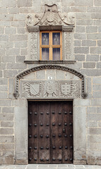 Fototapeta na wymiar Beautiful door in the city of Avila
