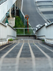 歩道橋の坂道