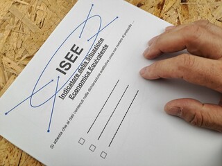 ISEE low income. Printed form, paper ISEE presentation.