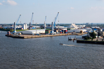 Fototapeta na wymiar port of Hamburg
