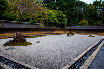 Japan Kyoto, Ryoan-ji temple and rock garden. - obrazy, fototapety, plakaty