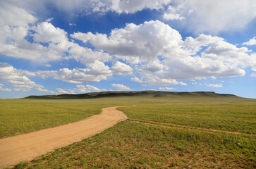 Fototapeta premium The fascinating steppe of Mongolia with its skies