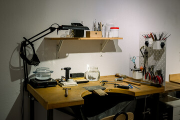 goldsmith workspace in jewelry atelier - obrazy, fototapety, plakaty