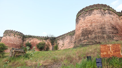 Ruin Protection Walls of Dhar Fort, Medieval Period Fort, Dhar, Malwa, Madhya Pradesh, India. - obrazy, fototapety, plakaty