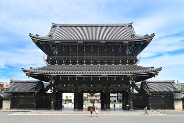京都市東本願寺の荘厳な御影堂門