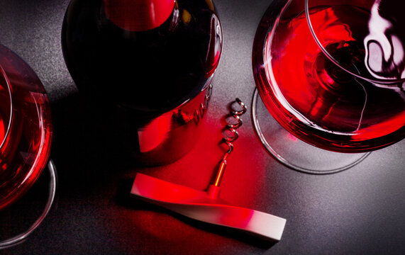 Rotwein,  Flasche und Gl&auml;ser