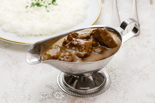 Japanese-style beef curry rice ( curry and rice are served separately)
Japanese curry is always served with rice.
