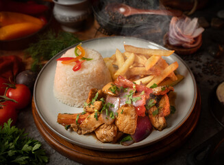 Pollo saltado peruano