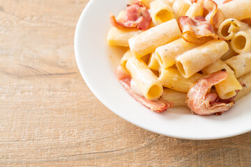 spaghetti rigatoni pasta with white sauce and bacon