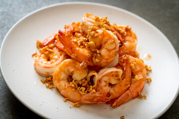 fried shrimps or prawns with garlic