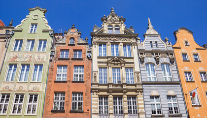 Fototapeta na wymiar Colorful facades on the Long Market square of Gdansk, Poland
