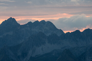 Sonnenuntergang in den Bergen