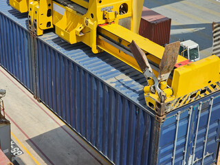 Spreader with container