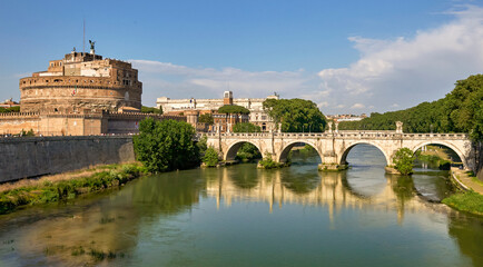 View on the Tiber river on a sunny day - obrazy, fototapety, plakaty