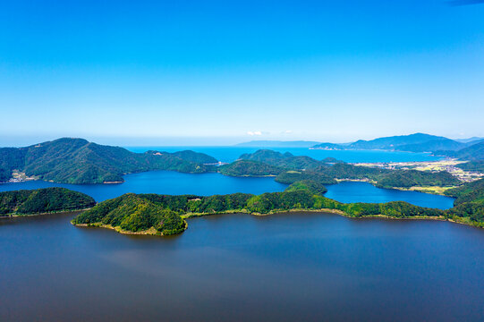 三方五湖（手前：三方湖、中央左：水月湖、中央右：菅湖））　（福井県若狭町）