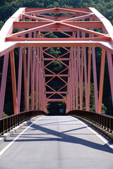 赤いトラスの橋　