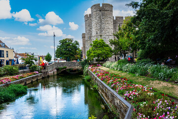 River Stour in Westgate Gardens, Canterbury, Kent, England, UK
 - obrazy, fototapety, plakaty