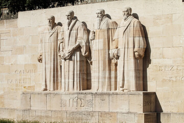 Reformation Wall in the Bastions Parc. Monument statues of the calvinistes are William Farel, John Calvin, Theodore de Beze and John Knox. - obrazy, fototapety, plakaty