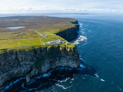 Luftbild von Dunnet Head mit dem Leuchtturm, der n&ouml;rdlichste Punkt der britischen Hauptinsel