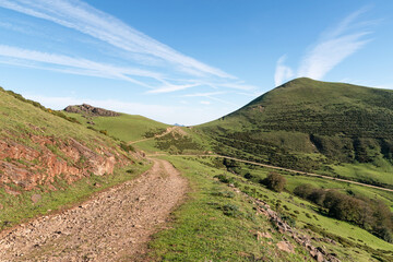Naklejka premium Paths through green mountains