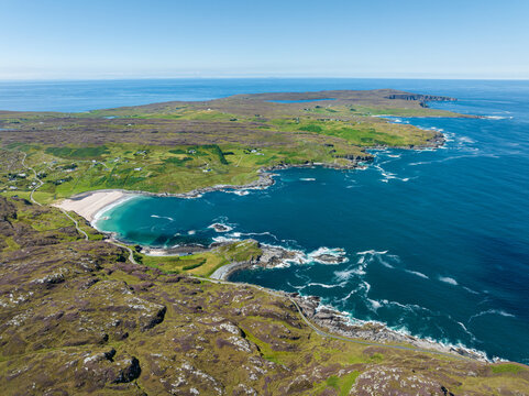Luftbild von Clashnessie Bay
