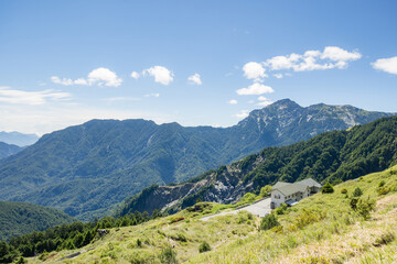 Fototapeta na wymiar Hiking trail in Hehuanshan mountain in Taiwan