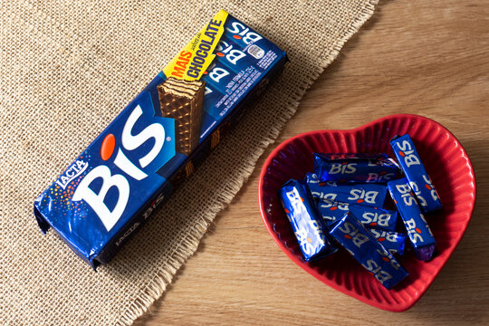 Bis, Brazilian waffle cookie covered in chocolate