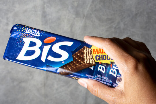 Bis, Brazilian waffle cookie covered in chocolate