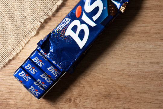 Bis, Brazilian waffle cookie covered in chocolate