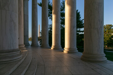 pillars of Thomas Jefferson memorial hall - 654990425