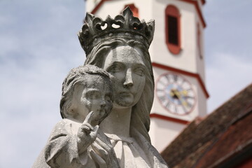 Marienstatue mit Jesus im Kloster Beuerberg
