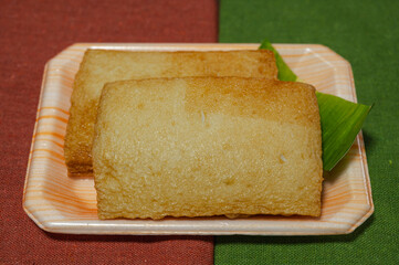 食品トレーに入った角天