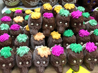 Calaveritas mexicanas de Chocolate, cráneo de chocolate original tradicional para el Día de Muertos ofrenda de muertos 