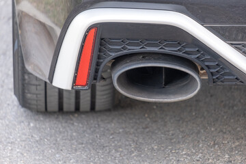 motor Vehicle Exhaust pipe with tires