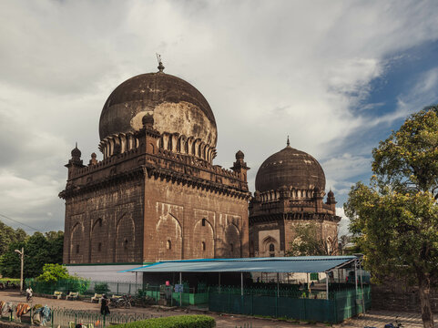 Hazrat Abdul Razak Qadri Dargah Jod Gumbaz is a mosque and temple in Vijayapura. Karnataka. India.